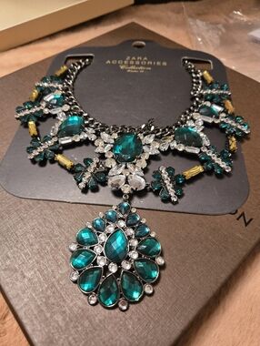 Zara Statement emerald green teardrop Crystals Rhinestones Necklace